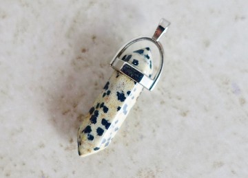 Sekskantet Dalmatiner Jaspis point 4 cm