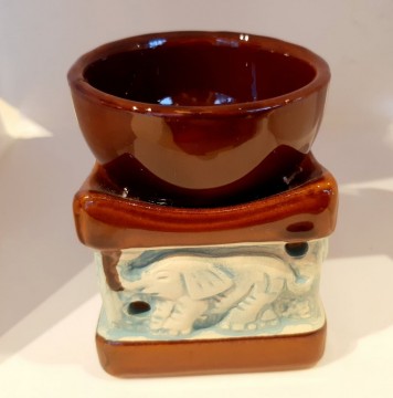 Brun oljebrenner med elefantmotiv 8 cm