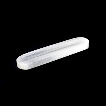 Selenitt, hvit polert avrundet brikke ca 20 cm med spor