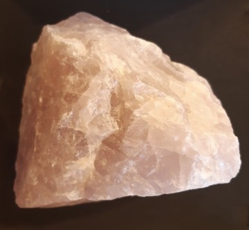Rosenkvarts rå 2396 gram AAA-kvalitet
