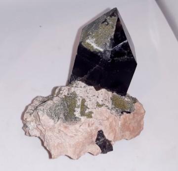 Kvarts, svart med Epidott og Feltspat 267 gram AAA+ kvalitet