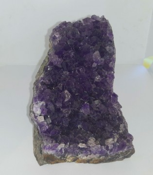 Ametyst Cut Base stående (geode) AAA-kvalitet 735 gram