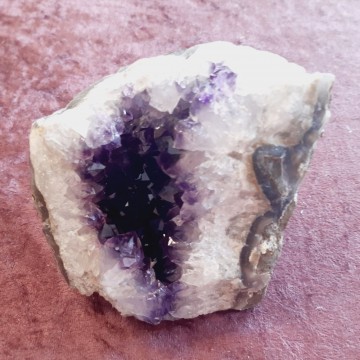 Ametyst Cut Base stående (geode) D-kvalitet 1468 gram