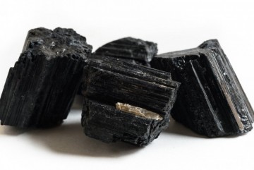 Turmalin, svart Rå 100-150 gram AAA-kvalitet