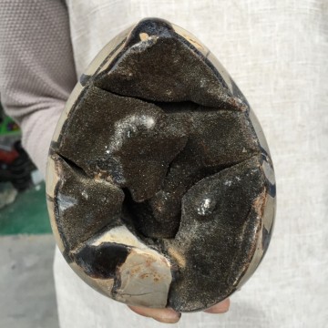 Septarian Dragon Egg Geode 1,38 kilo