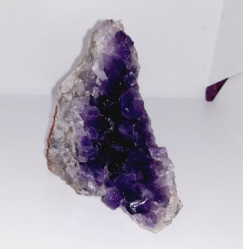 Ametyst Cut Base stående (geode) A-kvalitet 560 gram