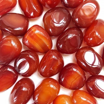 Karneol, blod fra Brasil Tromlet Medium AAA-kvalitet