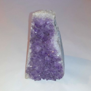 Ametyst Cut Base stående (geode) D-kvalitet 819 gram