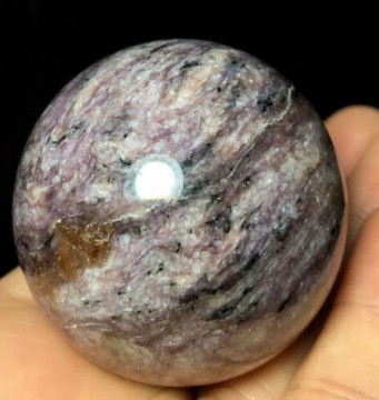 Charoitt kule 44 mm, 122 gram