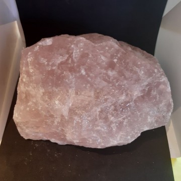 Rosenkvarts rå 2896 gram AAA-kvalitet