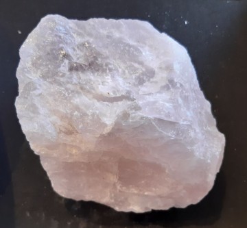 Rosenkvarts rå 1228 gram AAA-kvalitet