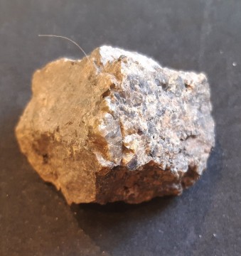 Melanitt Granat (Andraditt) Rå 205 gram AA-kvalitet