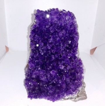 Ametyst Cut Base stående (geode) AA-kvalitet 784 gram