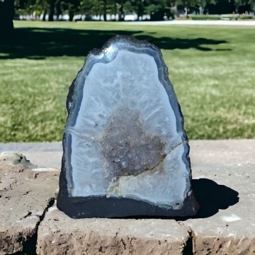 Agat geode med Bergkrystall 2070 gram