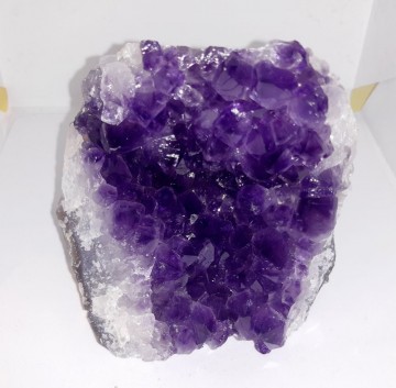 Ametyst Cut Base stående (geode) A-kvalitet 936 gram
