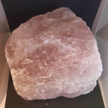 Rosenkvarts rå 5700 (5,7 kilo) gram AAA-kvalitet