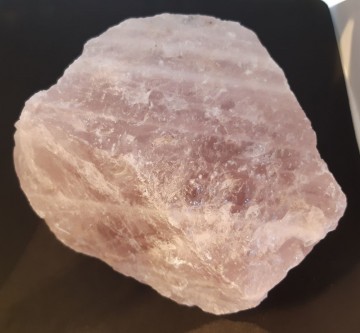 Rosenkvarts rå 1412 gram AAA-kvalitet