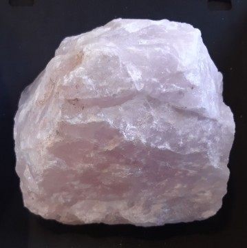 Rosenkvarts rå 2595 gram AAA-kvalitet