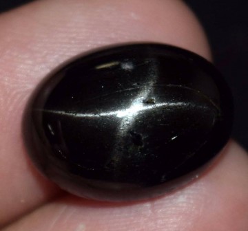 Safir Stjerne svart 4-linjer AAA 2,52 gram
