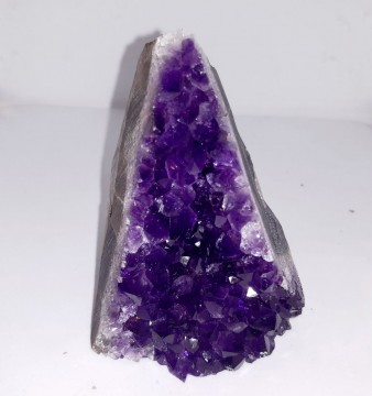 Ametyst Cut Base stående (geode) AA-kvalitet 326 gram