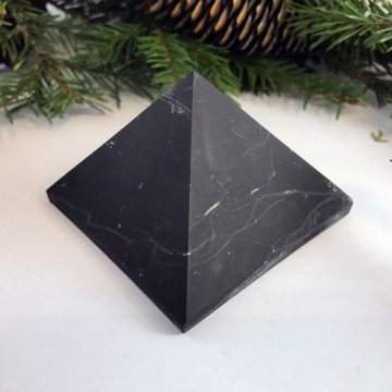 Shungitt pyramide upolert 4x4 cm
