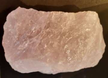 Rosenkvarts rå 1312 gram AAA-kvalitet