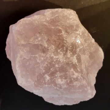 Rosenkvarts rå 1448 gram AAA-kvalitet