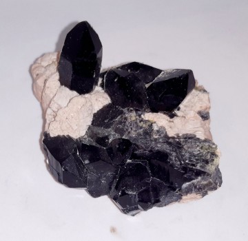 Kvarts, svart med Epidott og Feltspat 213 gram AAA+ kvalitet