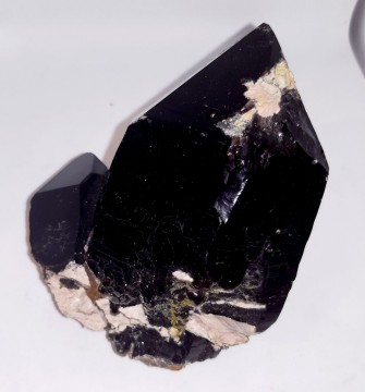 Kvarts, svart med Epidott og Feltspat 550 gram AAA+ kvalitet