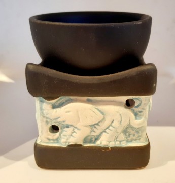 Svart oljebrenner med elefantmotiv 8 cm