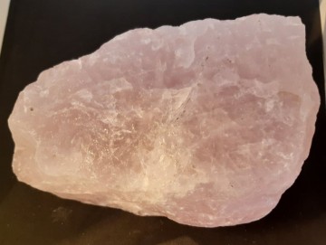 Rosenkvarts rå 1515 gram AAA-kvalitet
