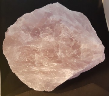 Rosenkvarts rå 1440 gram AAA-kvalitet