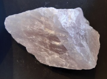Rosenkvarts rå 1190 gram AAA-kvalitet