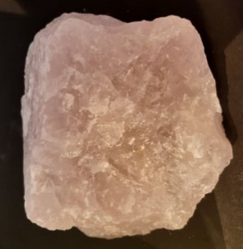 Rosenkvarts rå 1591 gram AAA-kvalitet