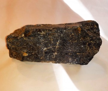 Turmalin, svart med Mica Rå 2,8 kilo AAA-kvalitet