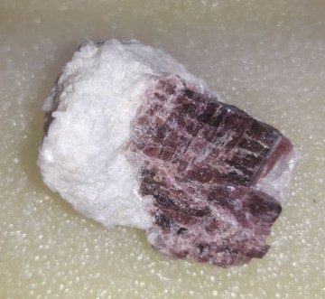 Turmalin rosa (Rubelitt) Rå 81 gram AA-kvalitet