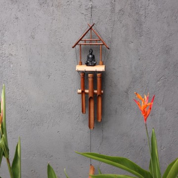 Vindspill med 6 medium bambusrør og svart Buddha 63 cm