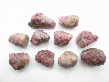 Rubin krystaller Rå Medium AA-kvalitet