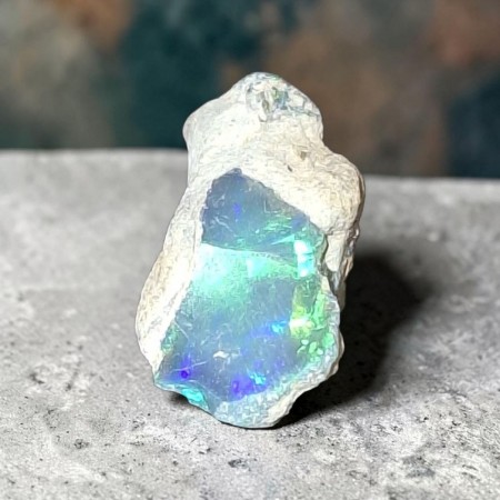 Opal, svart fra Etiopia Rå 1,53 gram AAA-kvalitet