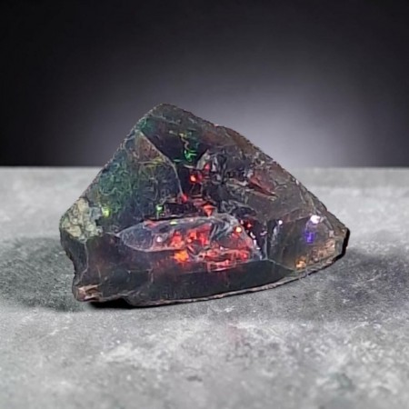 Opal, svart fra Etiopia Rå 0,23 gram AAA-kvalitet