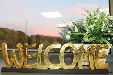 Treskilt - WELCOME - gull 33x10 cm